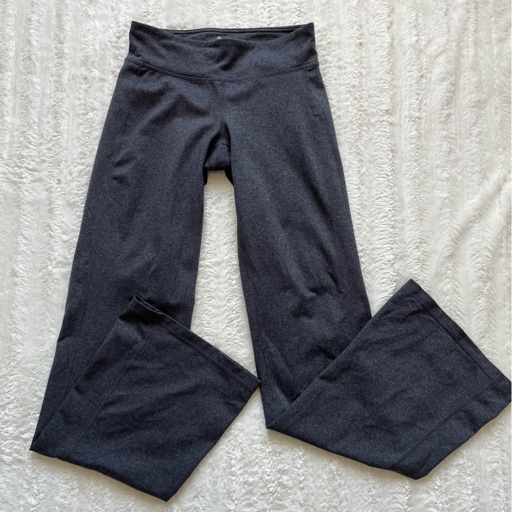 Athleta Kickbooty  low rise flare yoga leggings sz xs